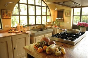 Réfrigérateur, micro-ondes, four, lave-vaisselle