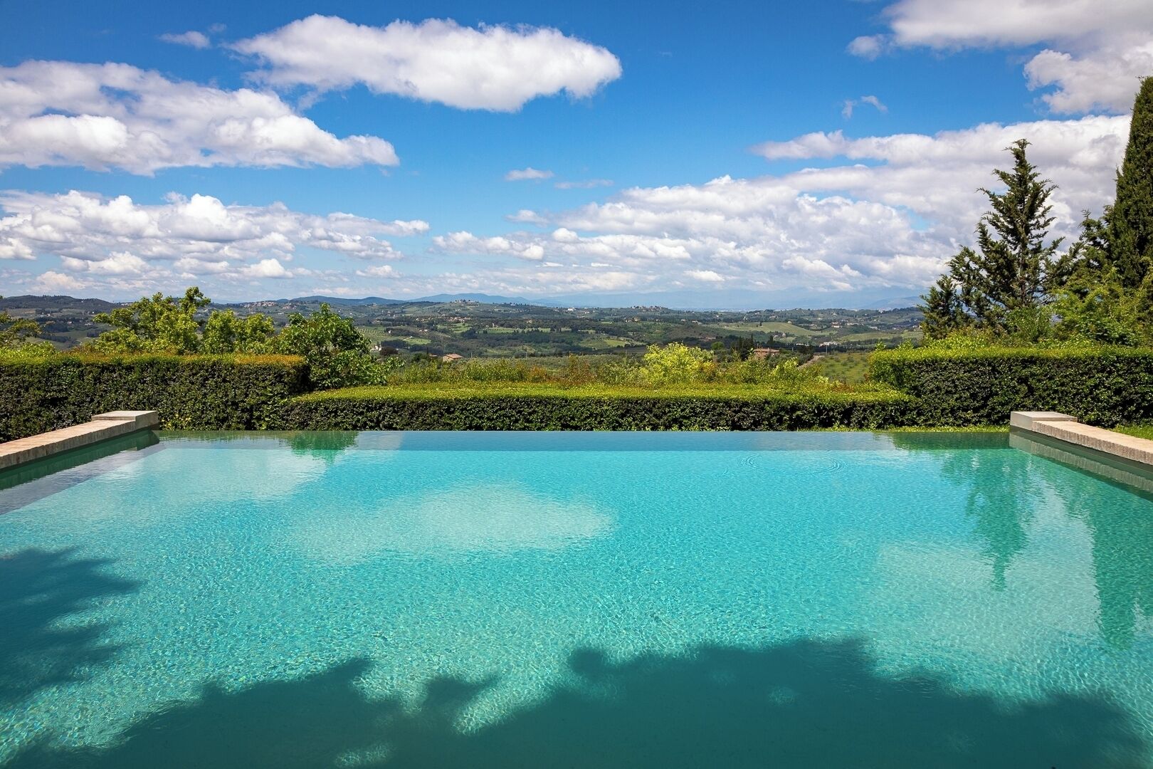 Lämmitetty uima-allas