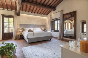 10 bedrooms, iron/ironing board, WiFi, bed sheets