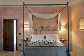 6 chambres, fer et planche à repasser, Wi-Fi, draps fournis