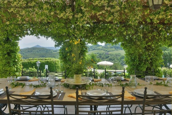 Outdoor dining