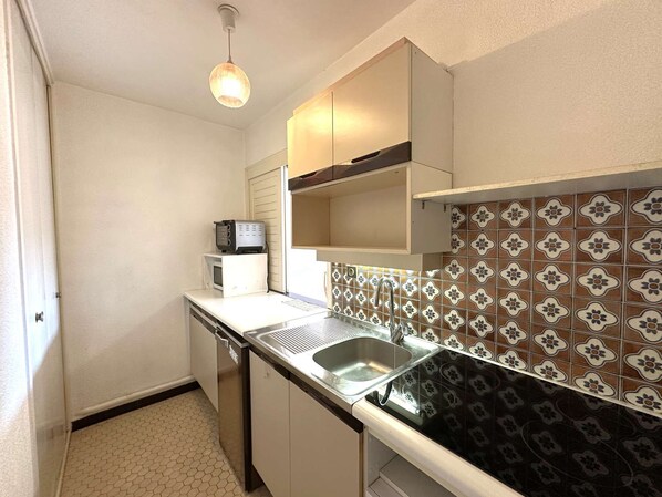Fridge, microwave, oven, dishwasher