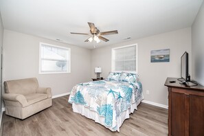 4 bedrooms, iron/ironing board, travel cot, Internet