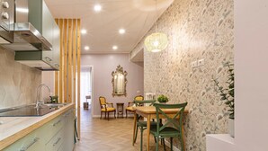 Unclassified image, 3 of 33, button - Amelie   Jewel of Trastevere (ROMA)