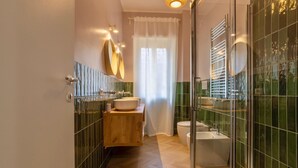 A modern bathroom with a wooden vanity, a large mirror, a glass shower enclosure, and a toilet. - Amelie   Jewel of Trastevere (ROMA)