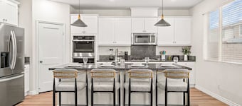 Spacious 5bd/7 beds/near airport
