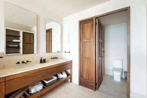 Shower, towels