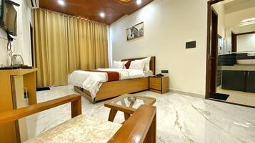 Chambre Double Premium, balcon, vue ville | Literie de qualité supérieure, ameublement personnalisé, bureau