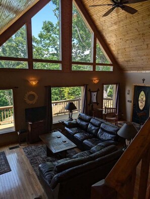 TV, fireplace - Experience serene mountain views at Heaven on Earth (Bryson City)