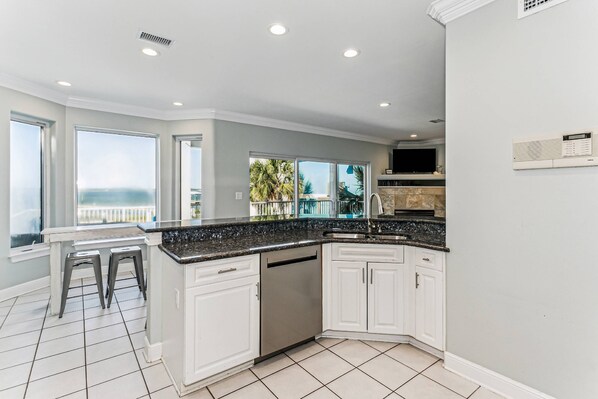 Kühlschrank, Mikrowelle, Geschirrspüler