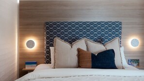 1 bedroom, desk, WiFi, bed sheets