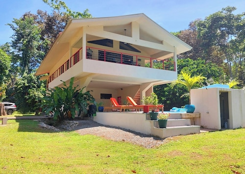 Riverfront property with private pool, close to pristine beaches.  Bird watching