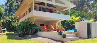 Riverfront property with private pool, close to pristine beaches.  Bird watching