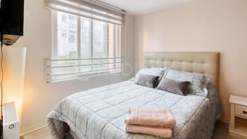 2 bedrooms, down duvets, individually decorated, free WiFi