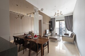 Suite Présidentielle, 2 chambres, accès au salon club, vue ville | Plan d’étage