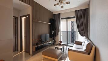 Suíte presidencial, 2 quartos, acesso ao Club Lounge, vista para a cidade | Área de estar | Smart TV 65 polegadas com canais a cabo, Netflix, smart speakers