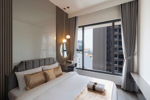 Suite Présidentielle, 2 chambres, accès au salon club, vue ville | Draps en coton égyptien, literie de qualité supérieure