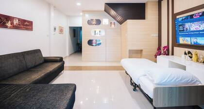 Cozy ,secure, close to town,night market & walking distance to central festival.