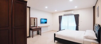 Cozy ,secure, close to town,night market & walking distance to central festival.