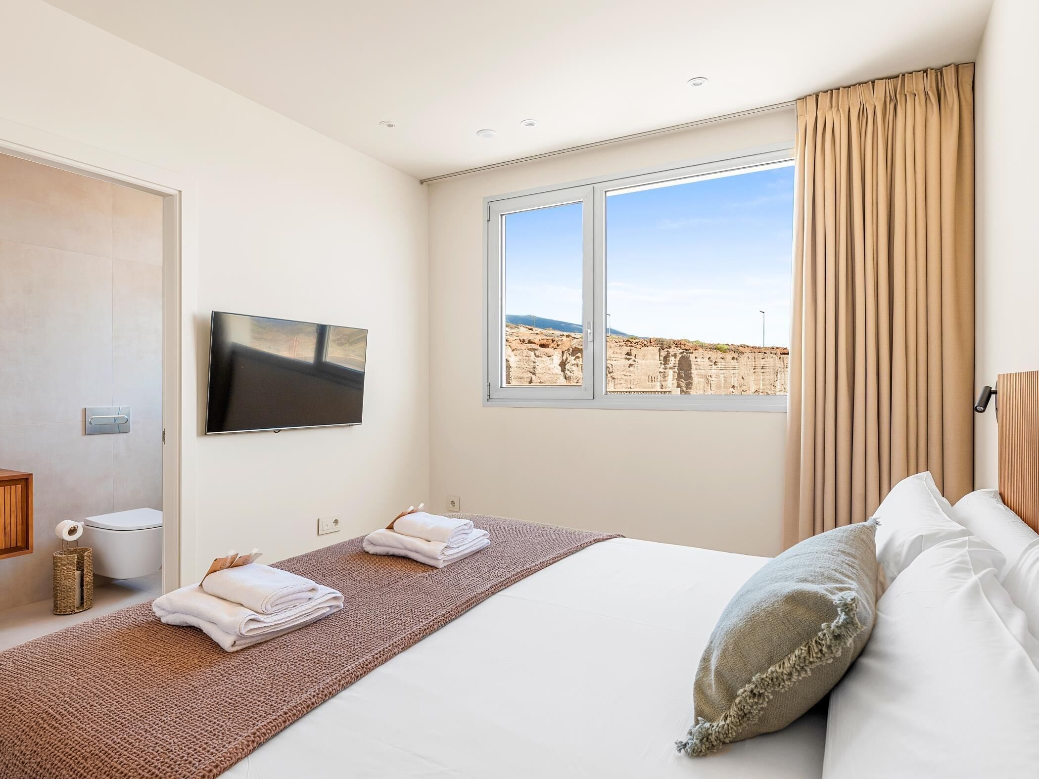 3 chambres, fer et planche à repasser, lit parapluie, accès Internet