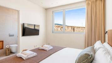 3 bedrooms, iron/ironing board, travel cot, Internet