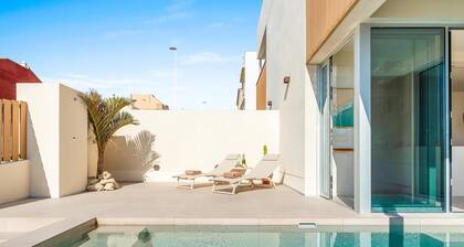 Villa los Linos with heated plunge pool and garden