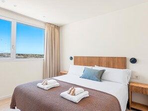 3 dormitorios, tabla de planchar con plancha, Internet y ropa de cama
