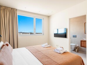 3 dormitoris, planxa i posts de planxar, Internet i roba de llit 