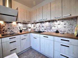 Refrigerador, horno, placa de cocina, lavavajillas