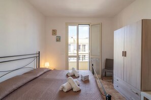 2 bedrooms, bed sheets