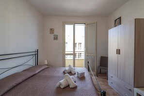 Family House, Multiple Bedrooms, 2 Bathrooms (Villino Sole 3 AIRCO near Beach & ) | 2 bedrooms, bed sheets - Villino Sole 3 Airco Near Beach & Centre (Porto Cesareo)