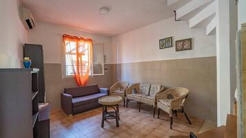 Family House, Multiple Bedrooms, 2 Bathrooms (Villino Sole 3 AIRCO near Beach & ) | Living area | 21-inch flat-screen TV with cable channels