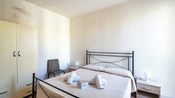Family House, Multiple Bedrooms, 2 Bathrooms (Villino Sole 3 AIRCO near Beach & ) | 2 bedrooms, bed sheets