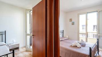 Family House, Multiple Bedrooms, 2 Bathrooms (Villino Sole 3 AIRCO near Beach & ) | 2 bedrooms, bed sheets