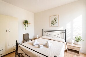 Maison Familiale, 2 chambres, 2 salles de bains (Villino Sole 3 with A/C near Beach &)