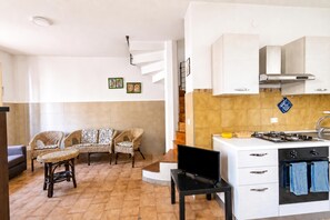 Familienhaus, 2 Schlafzimmer, 2 Bäder (Villino Sole 3 with A/C near Beach &) | Innenbereich