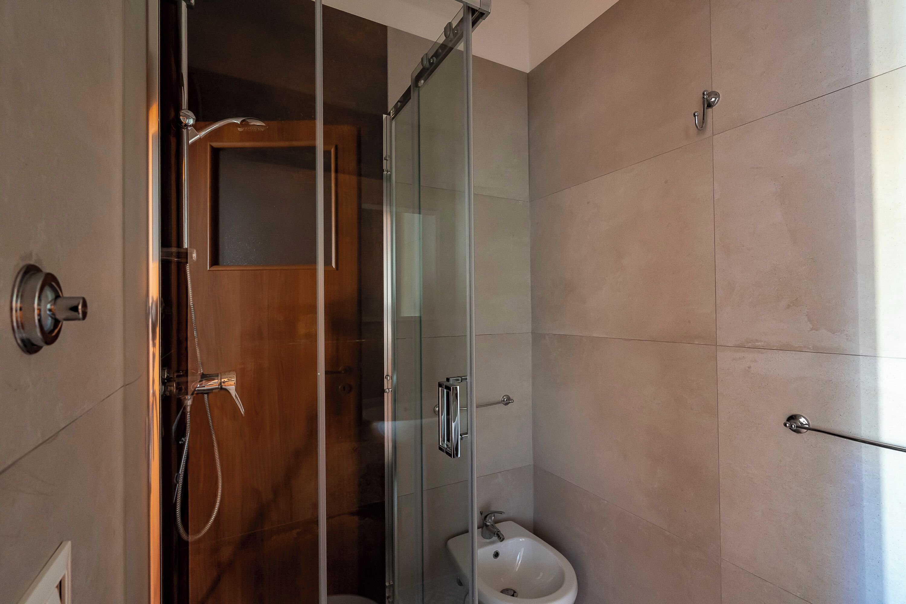 Family House, Multiple Bedrooms, 2 Bathrooms (Villino Sole 3 AIRCO near Beach & ) | Bathroom | Shower, bidet, towels, soap