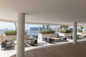 Outdoor dining - Maison Privee - Waterfront Living w/ Unparalleled Sea and Palm Vws (Dubai)
