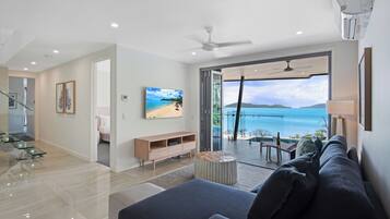 Luxury House, 4 Bedrooms, Private Pool, Sea View | Ruang tamu | TV skrin rata