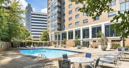 Spacious Downtown Atlanta Condo with Parking