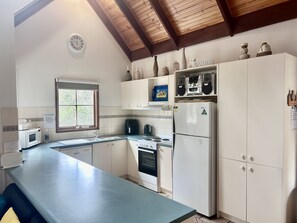 Fridge, oven, stovetop, dishwasher - Coastal Cottage (Anglesea)