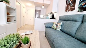 TV - Modern and Cozy Apartment Just Steps from Los Locos Beach (Torrevieja)