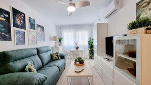 TV - Modern and Cozy Apartment Just Steps from Los Locos Beach (Torrevieja)