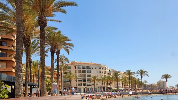 Beach - Modern and Cozy Apartment Just Steps from Los Locos Beach (Torrevieja)