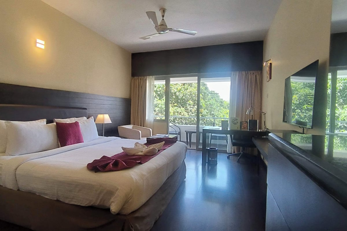 Deluxe Double Room, Balcony, Pool View