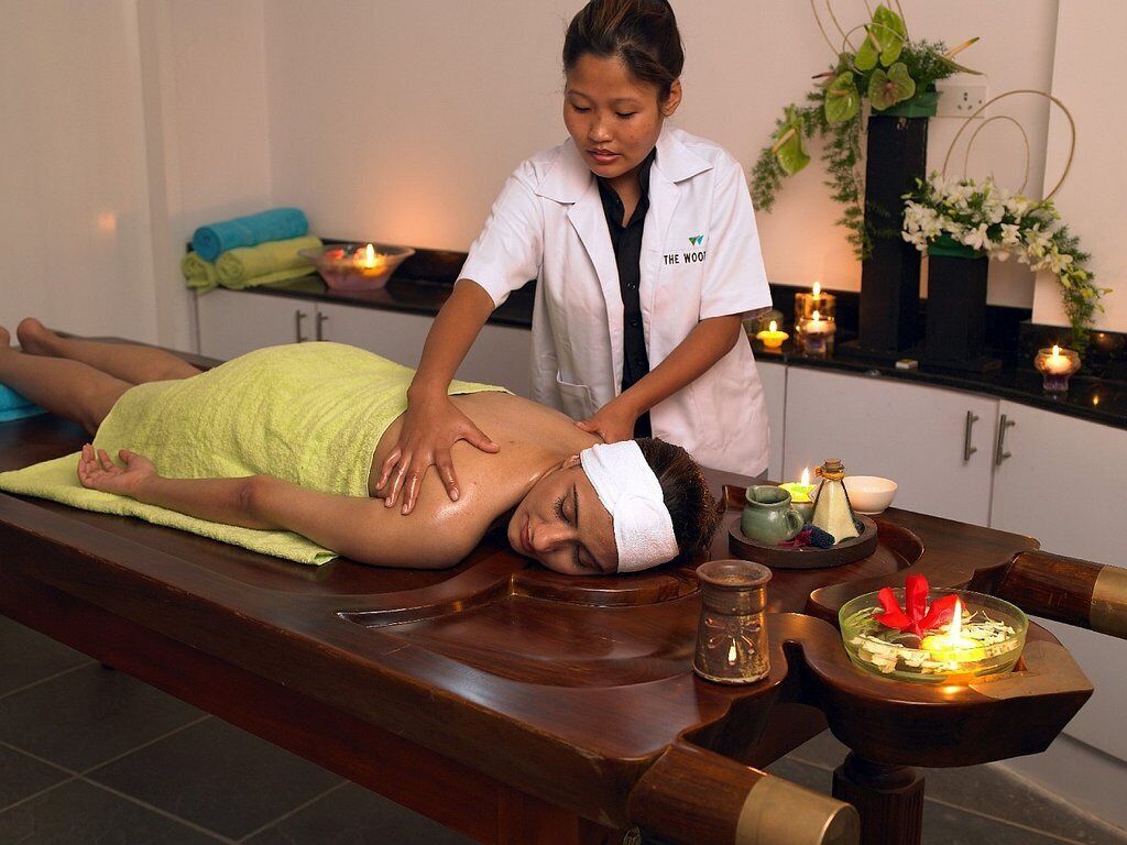 Couples treatment room(s), body treatments, deep-tissue massages