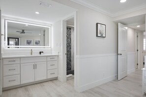 Shower, towels