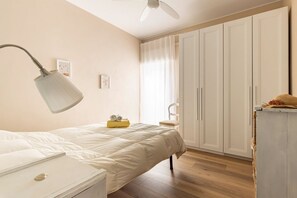 3 habitaciones, tabla de planchar con plancha, wifi y ropa de cama 
