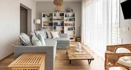 GuestHost - Lido Camaiore Roomy Apartment for 7!