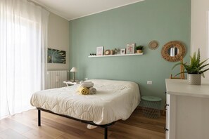 3 quartos, ferros/tábuas de passar roupa, Wi-Fi, roupa de cama